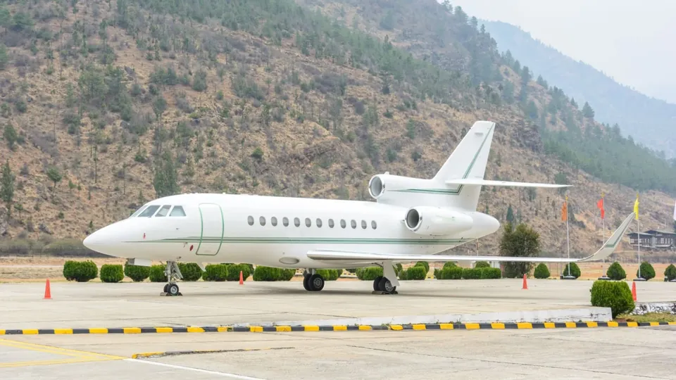 Falcon 900B